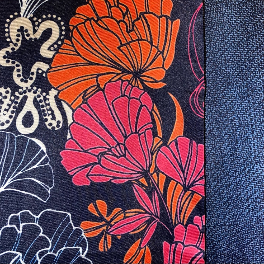 Chico's Silky Kimono Navy/ Pink/ Orange/ Cream Floral size XS - Picture 3 of 7